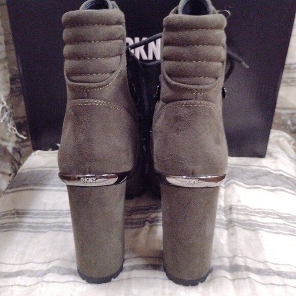 DKNY Lenni Microsuede Lace Up Platform Combat Bootie Sz 5.5 - Picture 2 of 5